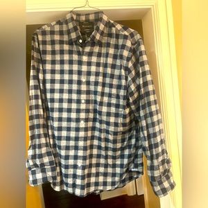 Bonobos men’s button down flannel shirt. Size large standard fit.